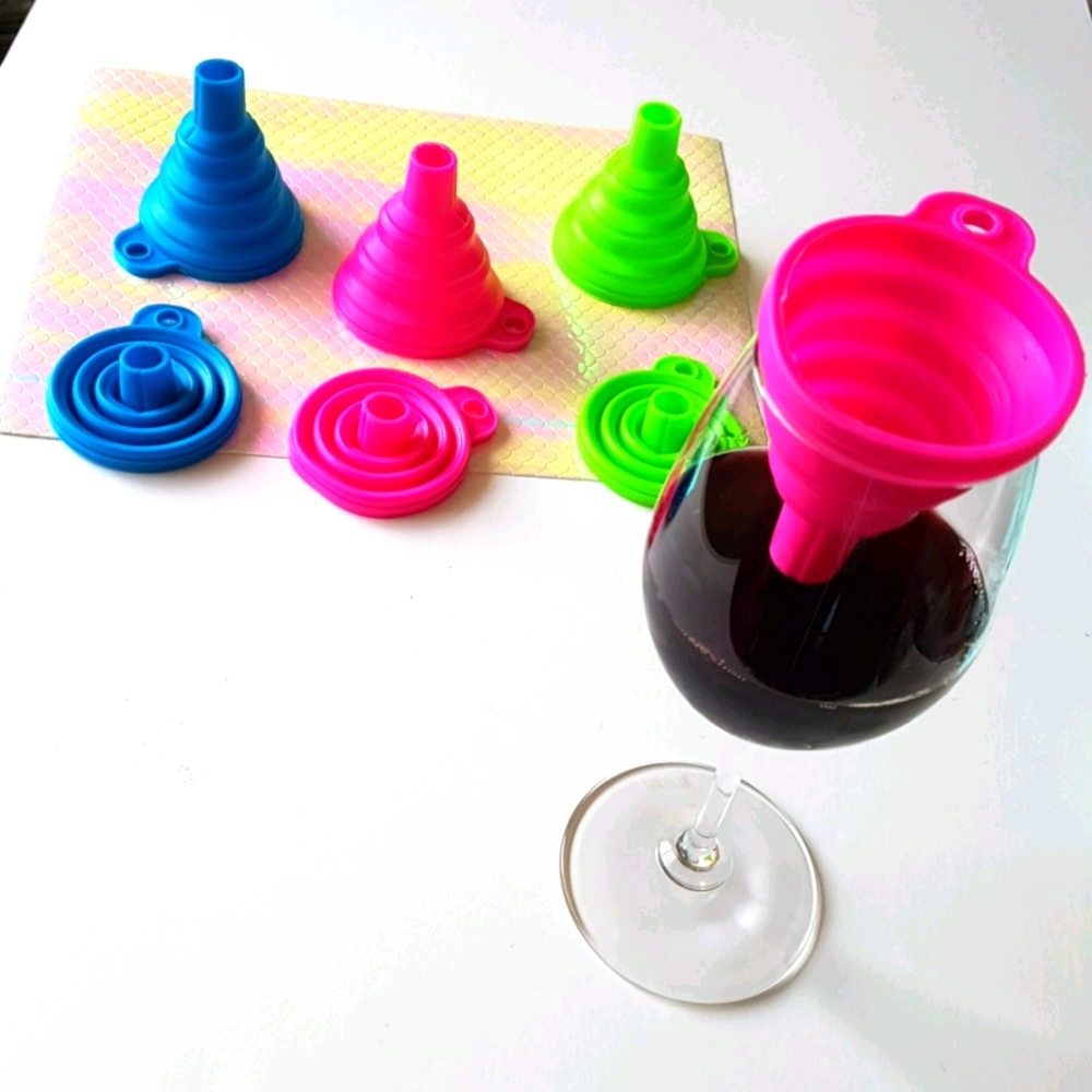 Set of 3 pcs Silicone Funnels (Foldable) Entonnoirs pliables en silicone